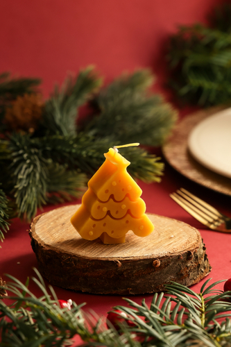 Świeca z wosku pszczelego-Malutka Choinka.