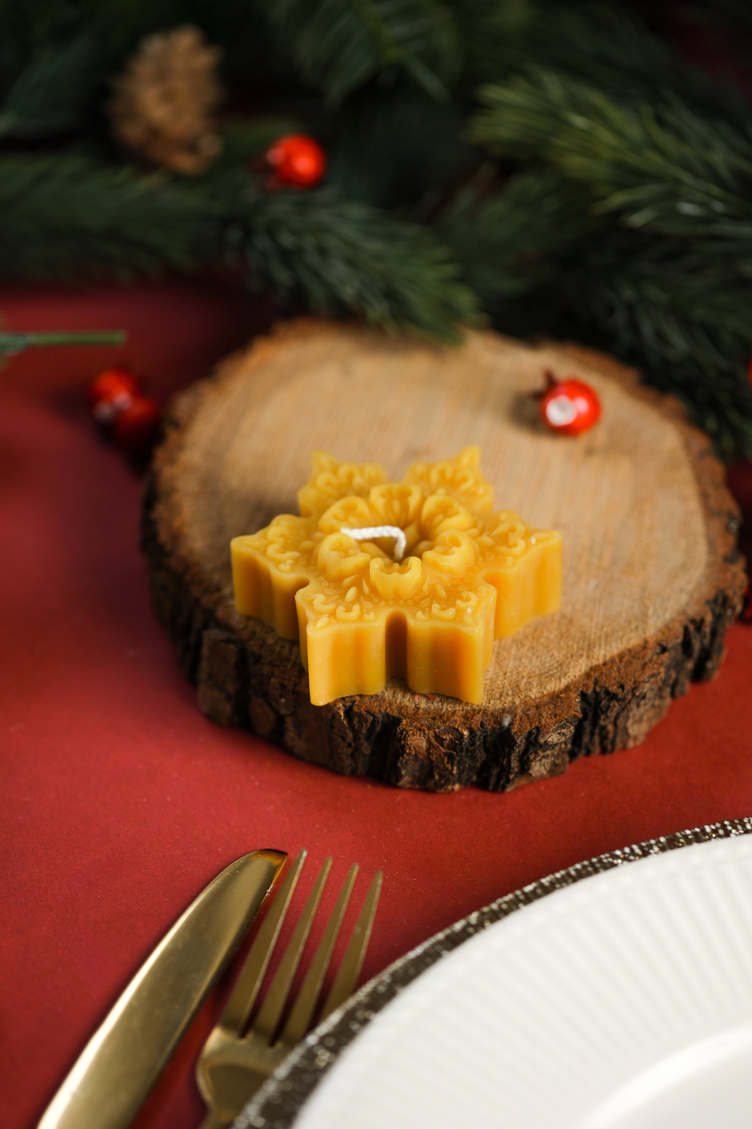 Świeca z wosku pszczelego-Płatek Śniegu