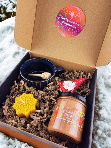  Prezent pod Choinkę - świeca z wosku pszczelego, miód, herbata, fiiżanka.