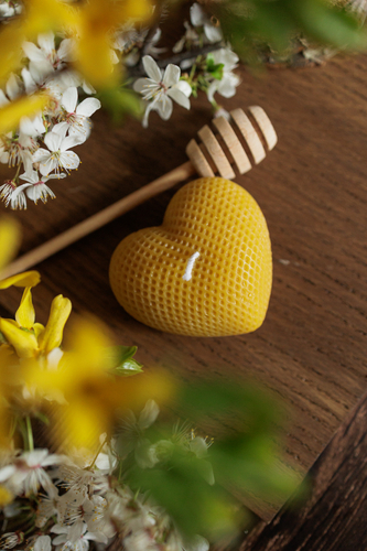 Świeca z naturalnego wosku pszczelego - plaster miodu