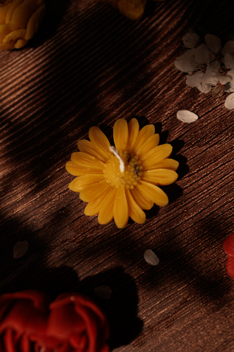 Świeca z naturalnego wosku pszczelego - flower