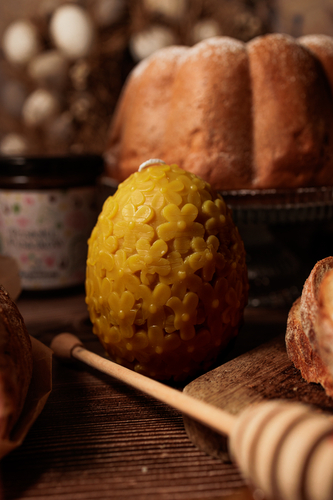 Świeca z naturalnego wosku pszczelego - jajko wielkanocne