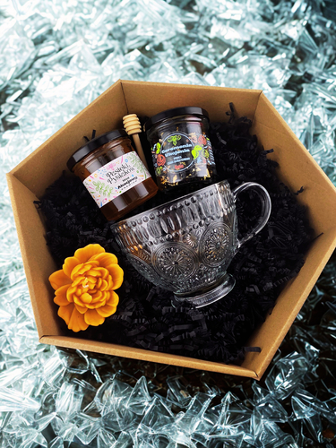 Zestaw Prezentowy z Miodem i Zimową Herbatą na Specjalne Okazje