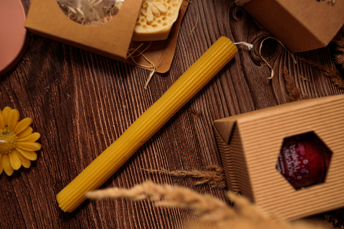 Świeca z naturalnego wosku pszczelego - prosta