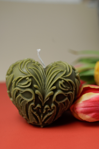 Świeca z naturalnego wosku pszczelego - serce zielone