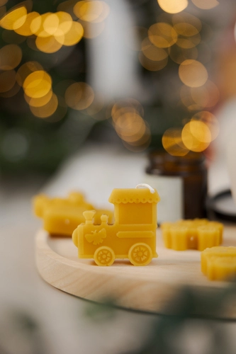 Świeca z wosku pszczelego-Lokomotywa z wagonikami