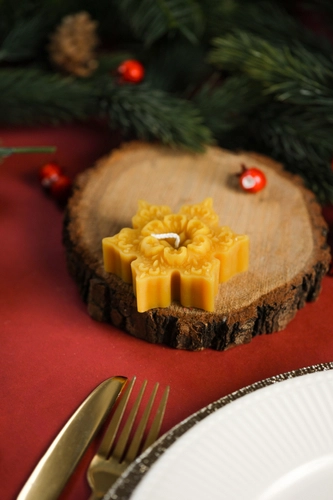 Świeca z wosku pszczelego-Płatek Śniegu